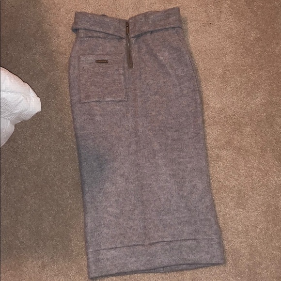 High waisted midi length soft velvet like skirt - Picture 3 of 4